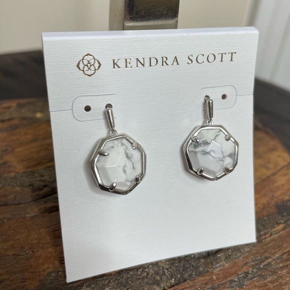 NWT Kendra Scott Silver Cynthia Drop Earrings in White Howlite! - Picture 2 of 4